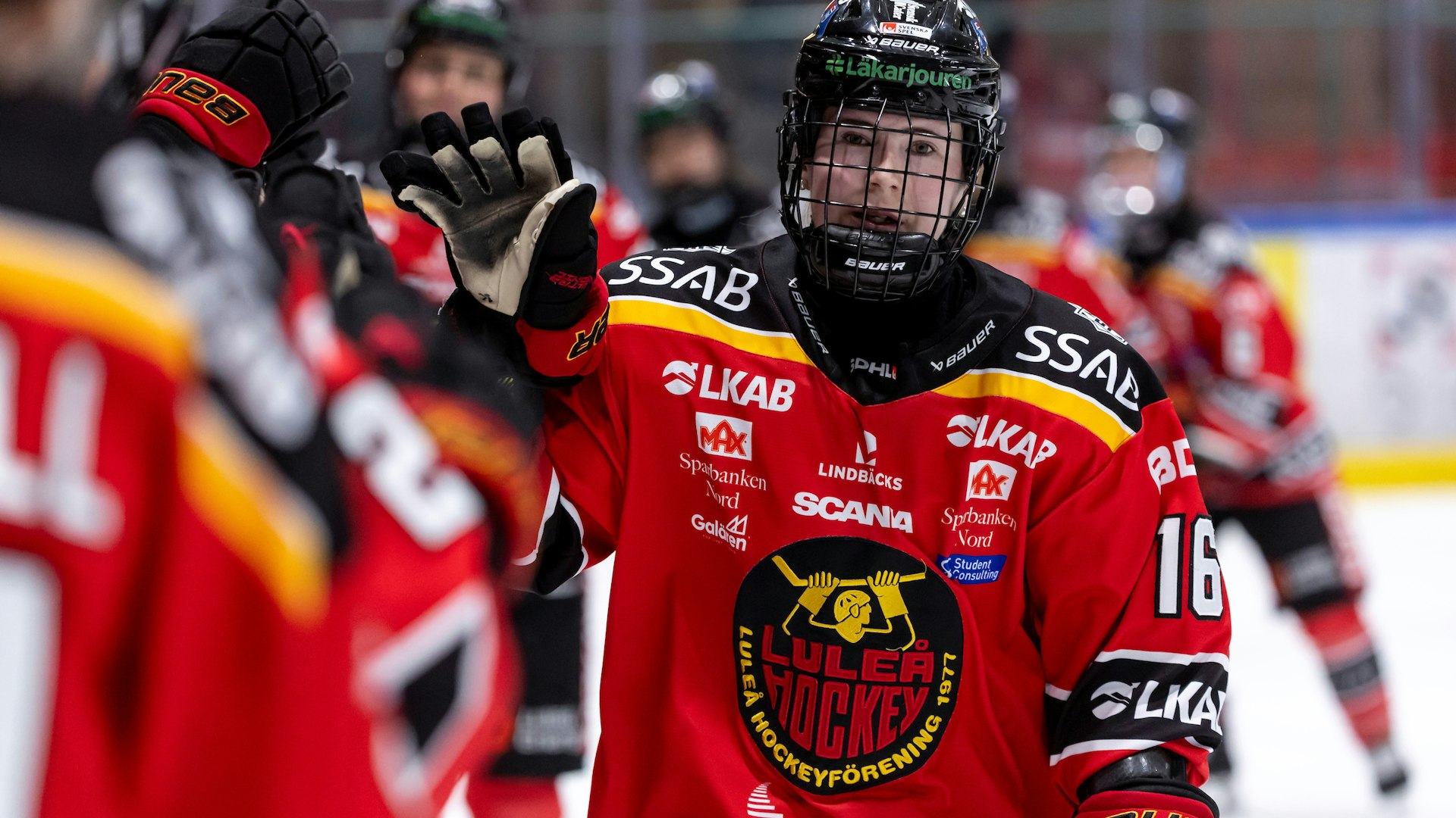 Boden, SVERIGE - 1 NOVEMBER 2024 : glad Luleå/MSSKs 16 Petra Nieminen efter 3 - 2 målet under matchen i SDHL mellan Luleå / MSSK och SDE i Hive Arena den 1 november i Boden ( Foto: Fredrik Sundvall / FotoINorr )
Nyckelord Keywords: Ishockey, SDHL, Luleå / MSSK, SDE, Svenska Spel Damhockeyligan, ***Betalbild***